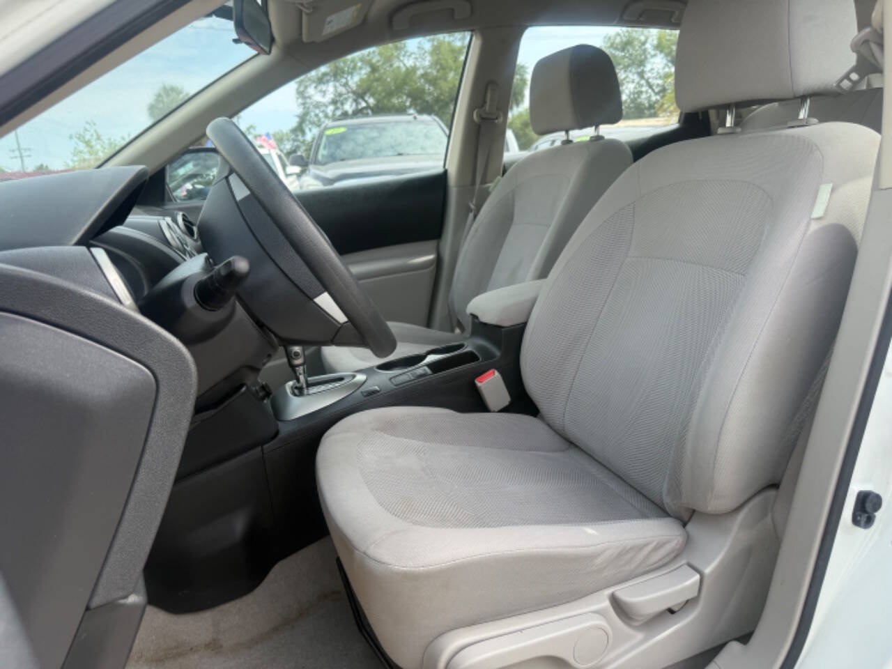 Used 2015 Nissan Rogue S w/ Convenience Package AWD/4WD image 14