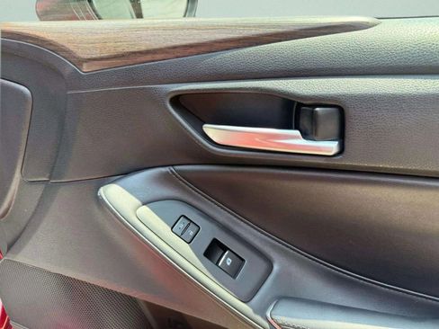 Used 2019 Toyota Avalon XLE image 10