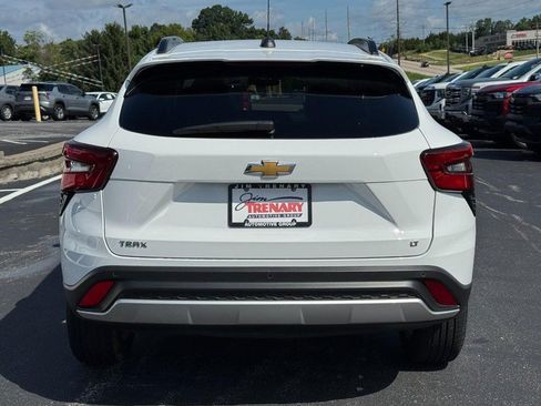 Used 2025 Chevrolet Trax LT w/ Driver Confidence Package FWD image 4