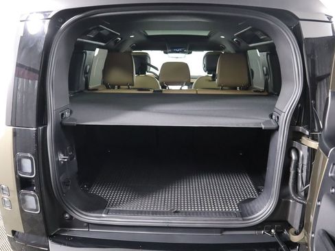 New 2026 Land Rover Defender 110 X-Dynamic SE image 30