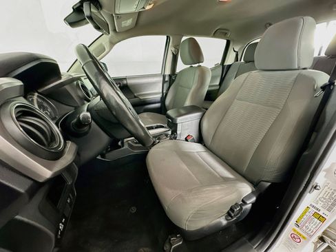 Used 2019 Toyota Tacoma SR5 RWD image 13