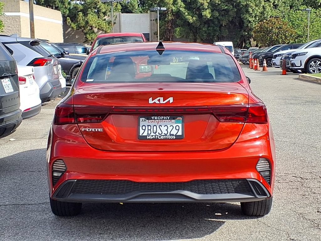 Certified 2022 Kia Forte Sedan FWD image 4