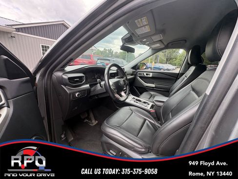 Used 2022 Ford Explorer XLT w/ Equipment Group 202A AWD/4WD image 9