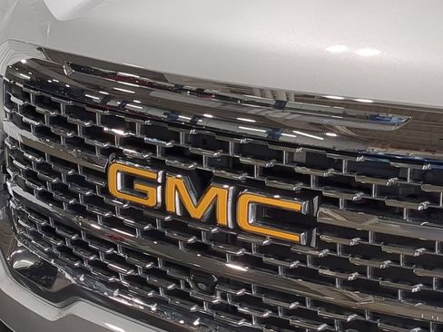 Used 2020 GMC Acadia Denali w/ Technology Package AWD/4WD image 15
