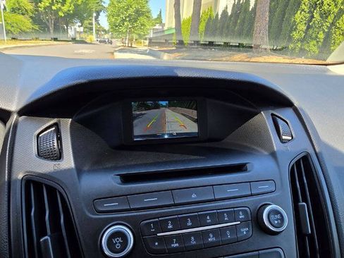 Used 2017 Ford Focus SE FWD image 12