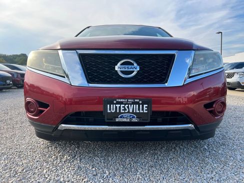 Used 2013 Nissan Pathfinder SV image 2
