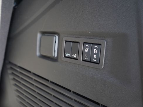 Used 2024 Chevrolet Tahoe High Country image 26