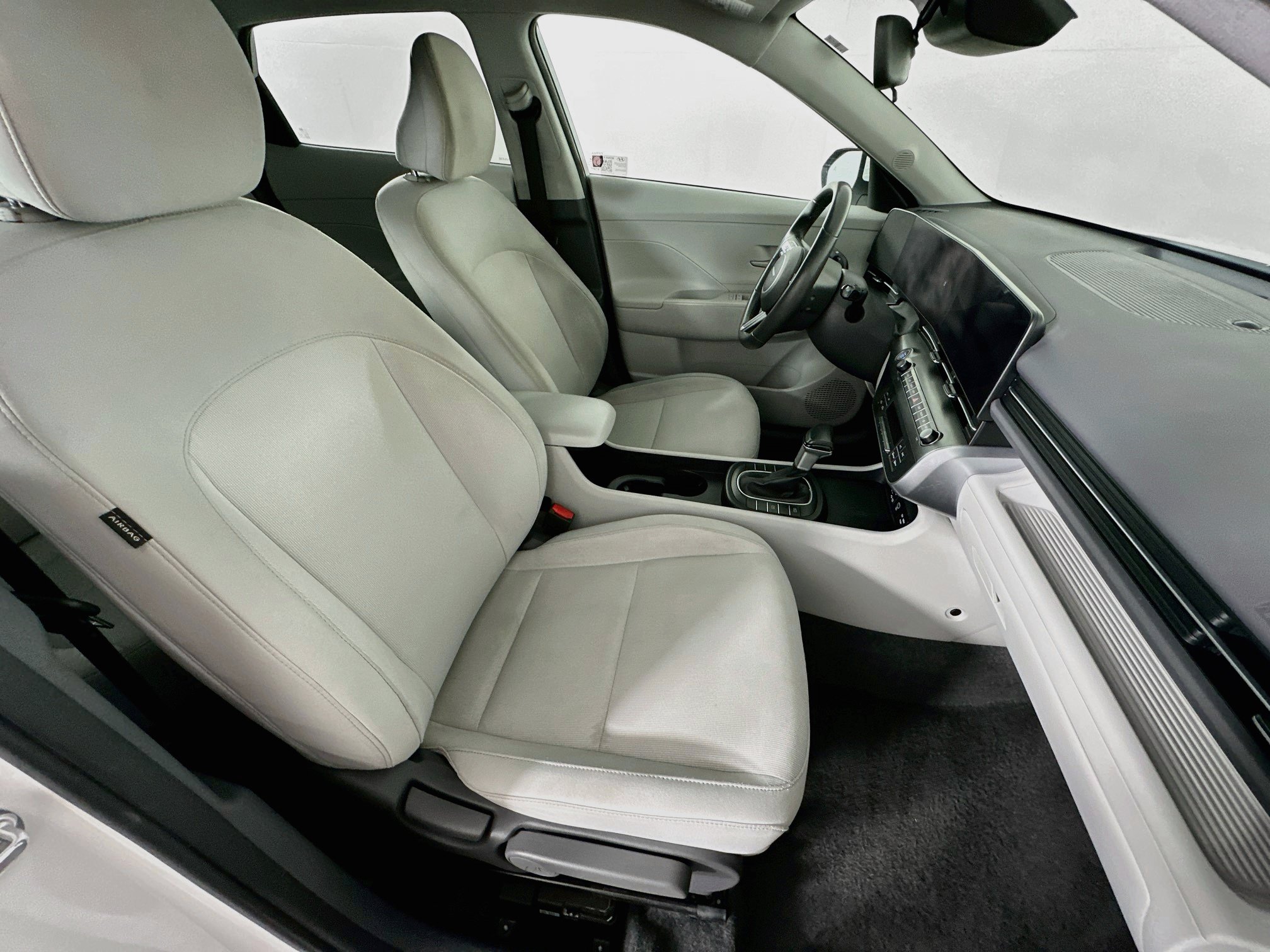 Used 2025 Hyundai Kona SEL FWD image 31