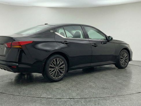 Used 2025 Nissan Altima 2.5 SV FWD image 9