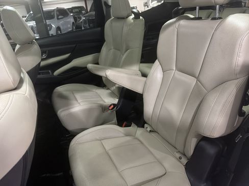 Used 2021 Subaru Ascent Limited w/ Technology Package image 32
