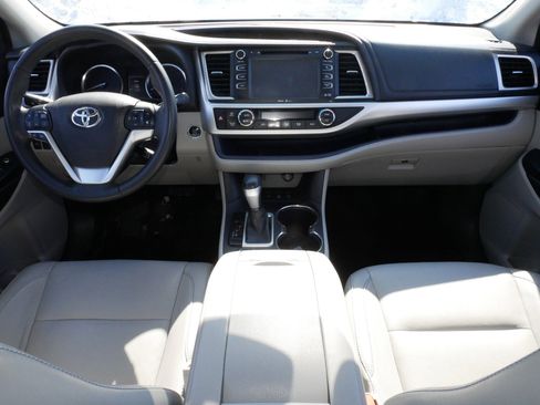 Used 2015 Toyota Highlander XLE image 10