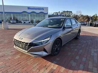 Used 2021 Hyundai Elantra SEL video 1