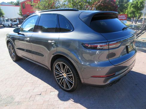 Used 2021 Porsche Cayenne S AWD/4WD image 86