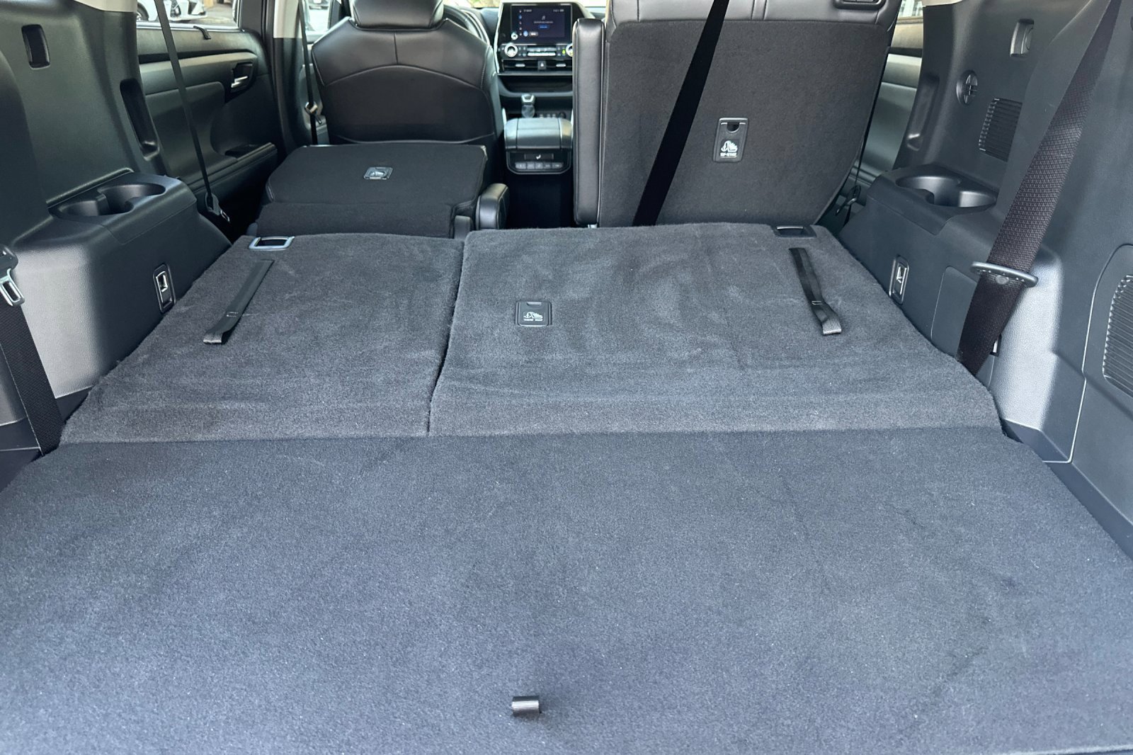 Used 2025 Toyota Highlander XLE FWD image 17