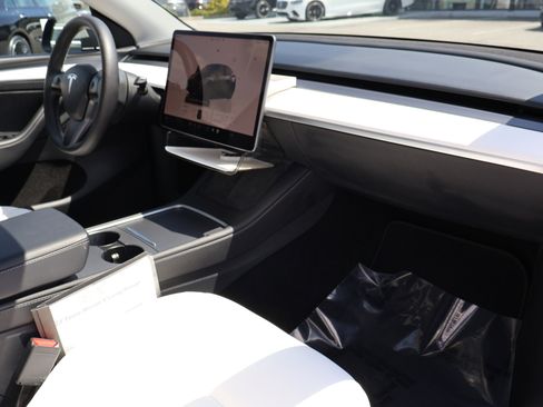 Used 2023 Tesla Model Y Long Range image 29