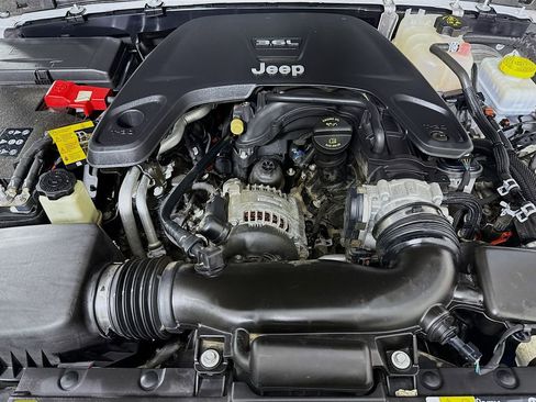 Used 2021 Jeep Wrangler Unlimited Sport image 33