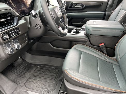 Used 2025 GMC Yukon AT4 w/ AT4 Premium Package AWD/4WD image 16