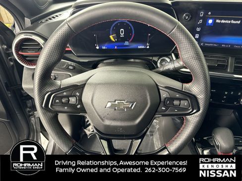 Used 2025 Chevrolet Trax RS w/ Driver Confidence Package image 11