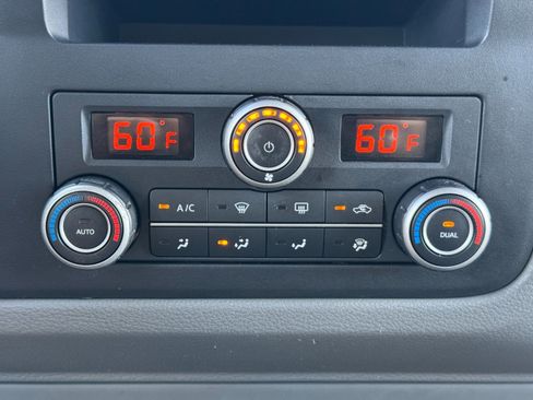 Used 2017 Nissan NV 3500 SL image 26