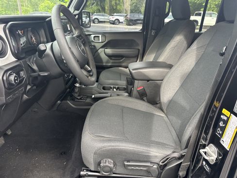 Used 2024 Jeep Gladiator Sport AWD/4WD image 9