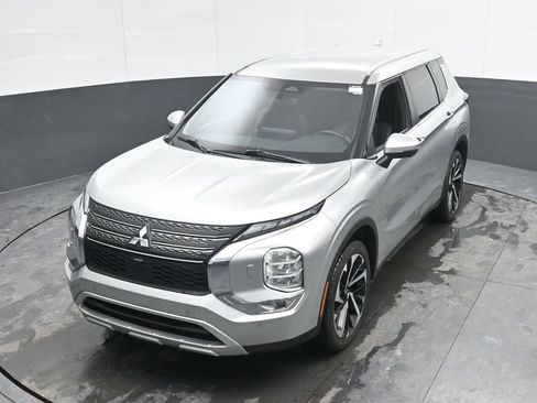 Used 2024 Mitsubishi Outlander SE image 41