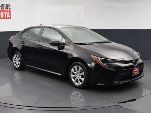 Used 2025 Toyota Corolla LE FWD image 6