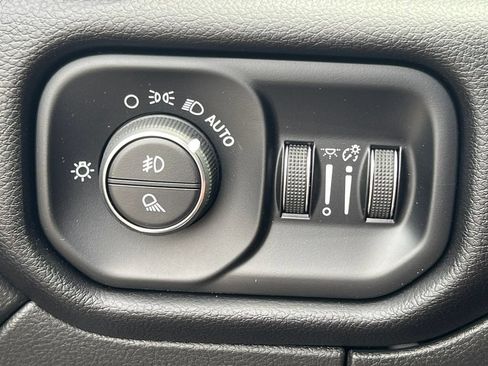 Used 2025 RAM 3500 Laramie AWD/4WD image 21