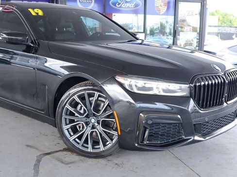 Used 2020 BMW 740i w/ Luxury Rear Seating Package RWD image 2