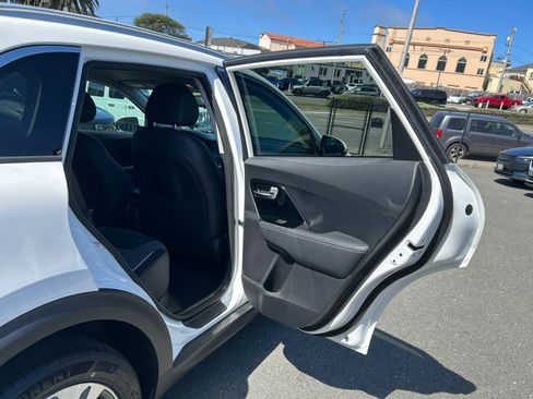 Used 2021 Kia Niro EX FWD image 41