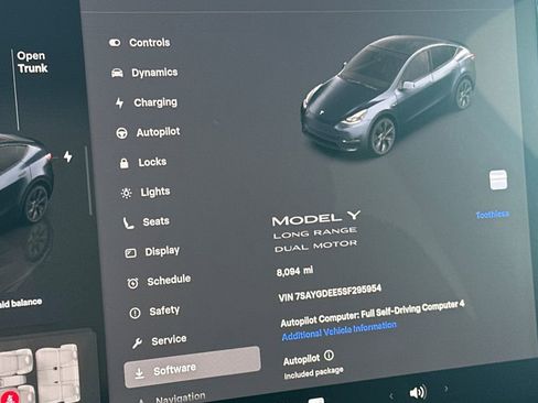 Used 2025 Tesla Model Y Long Range image 25