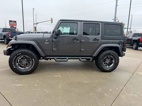 Used 2017 Jeep Wrangler Unlimited Sahara image 6