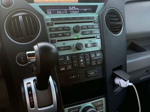 Used 2011 Honda Pilot Touring image 24