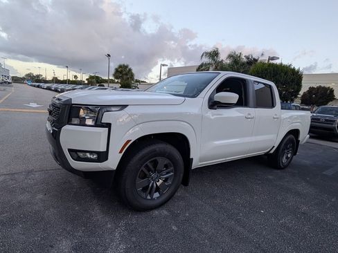 New 2025 Nissan Frontier SV w/ SV Convenience Package RWD image 4