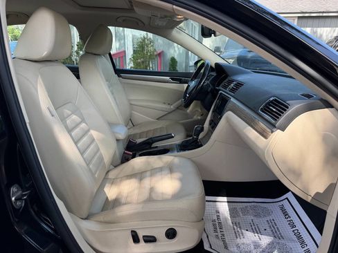 Used 2017 Volkswagen Passat 1.8T SEL Premium FWD image 18