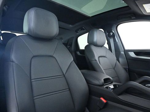 Certified 2025 Porsche Cayenne E-Hybrid Coupe image 19