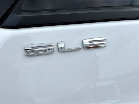 Used 2024 GMC Terrain SLE image 40