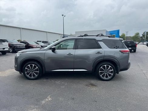 Used 2026 Nissan Pathfinder Platinum w/ Lighting Package FWD image 6
