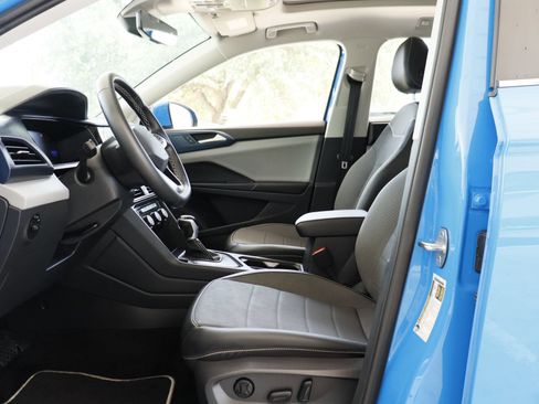 Certified 2023 Volkswagen Taos SE w/ Panoramic Sunroof Package FWD image 9