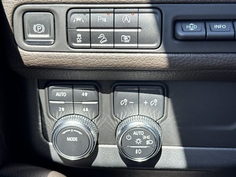 Used 2023 GMC Yukon Denali AWD/4WD image 30
