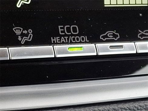 Used 2025 Toyota Corolla LE image 22