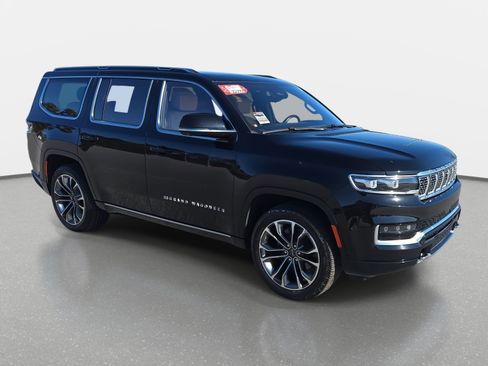 Used 2022 Jeep Grand Wagoneer Series III w/ Rear Seat Video Group 1 image 3