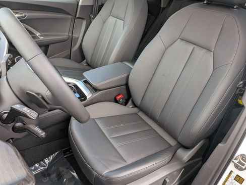 Used 2025 Audi Q5 Premium w/ 19" Wheel Package image 12