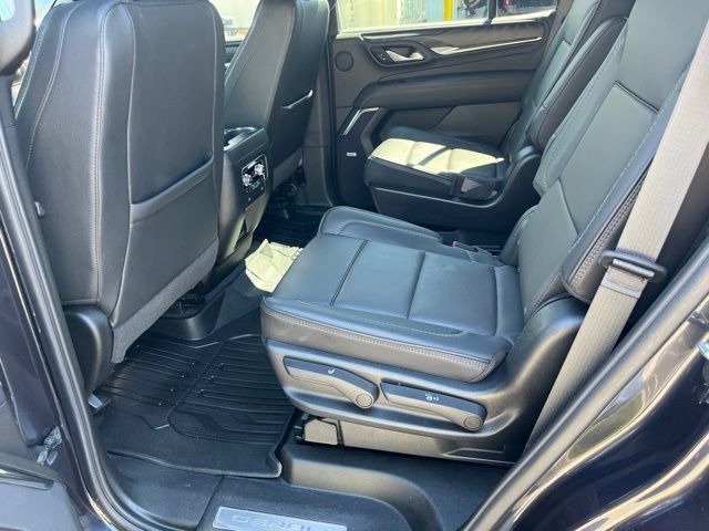 Used 2023 GMC Yukon Denali AWD/4WD image 18