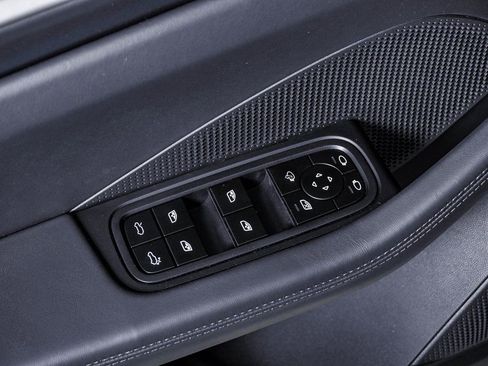 New 2026 Porsche Macan 4 Electric image 26