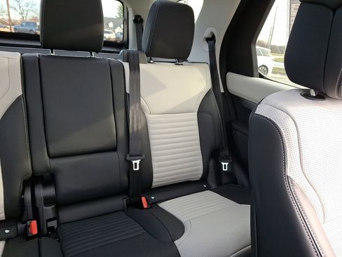 New 2026 Land Rover Discovery Limited Edition image 17