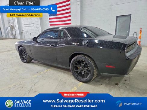 Used 2013 Dodge Challenger SXT RWD image 3