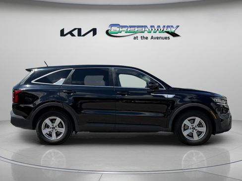 Used 2022 Kia Sorento LX FWD image 7