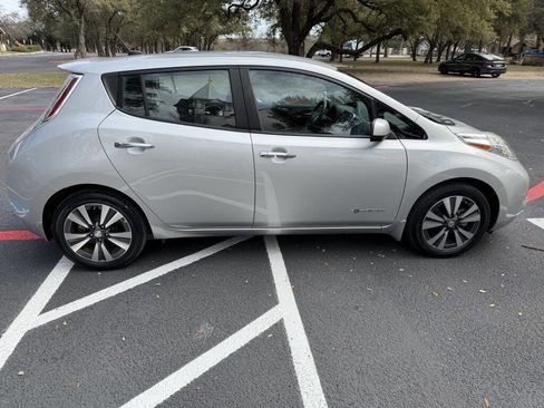 Used 2015 Nissan Leaf SL w/ Premium Package image 6