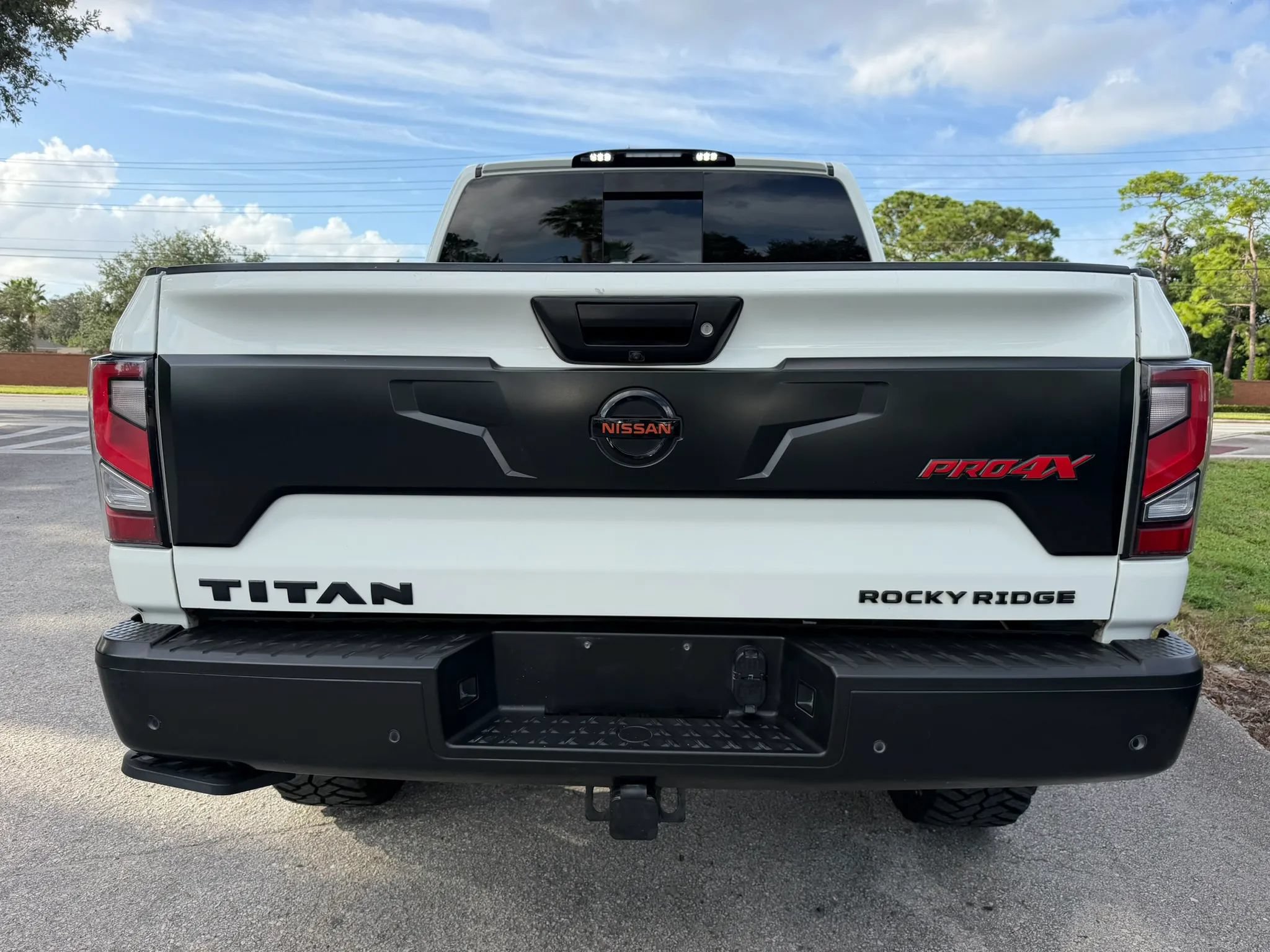 Used 2020 Nissan Titan PRO-4X w/ Pro-4x Convenience Package AWD/4WD image 5