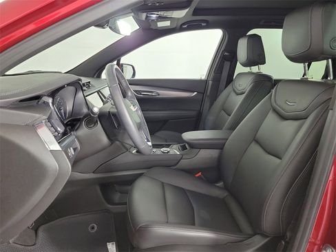 Certified 2025 Cadillac XT6 Luxury image 17